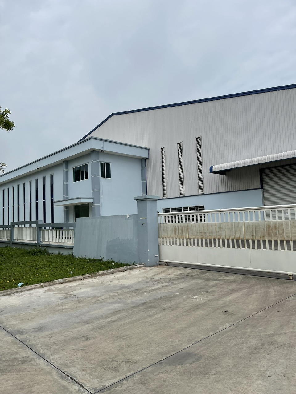 Cần bán gấp Nhà xưởng 2 mt  mới 5000m2 KCN Nhựt chánh, Bến Lức, Long An