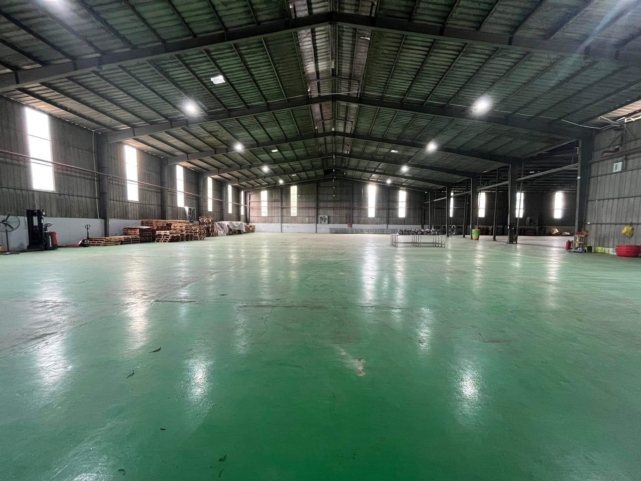 Bán xưởng phân bón khu công nghiệp Thái Hoà 3500m2/ đất 5000m2