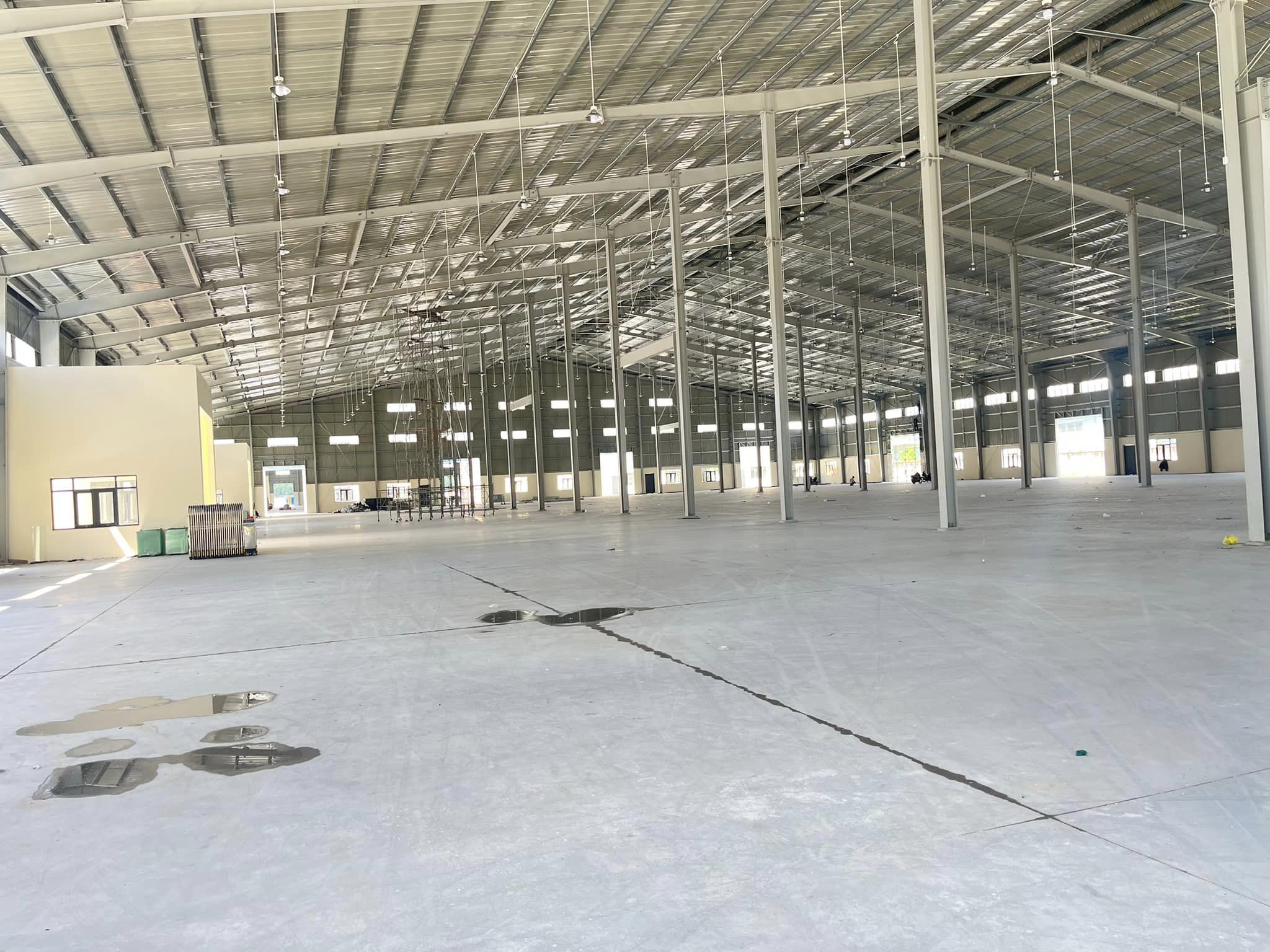 Cho thuê kho xưởng 15.552 m2 trong KCN tại Bến Lức, Long An