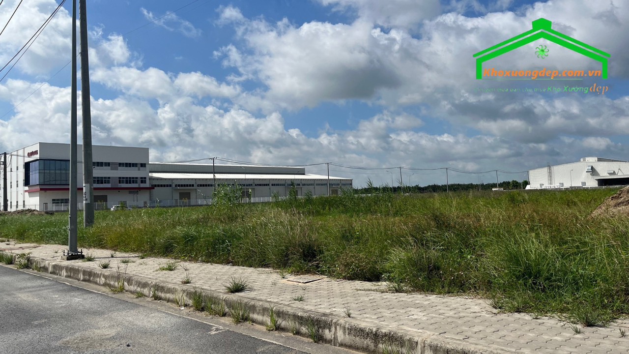 Bán ~1,5hecta đất góc 2 mặt tiền trục chính kcn Vĩnh Lộc 2