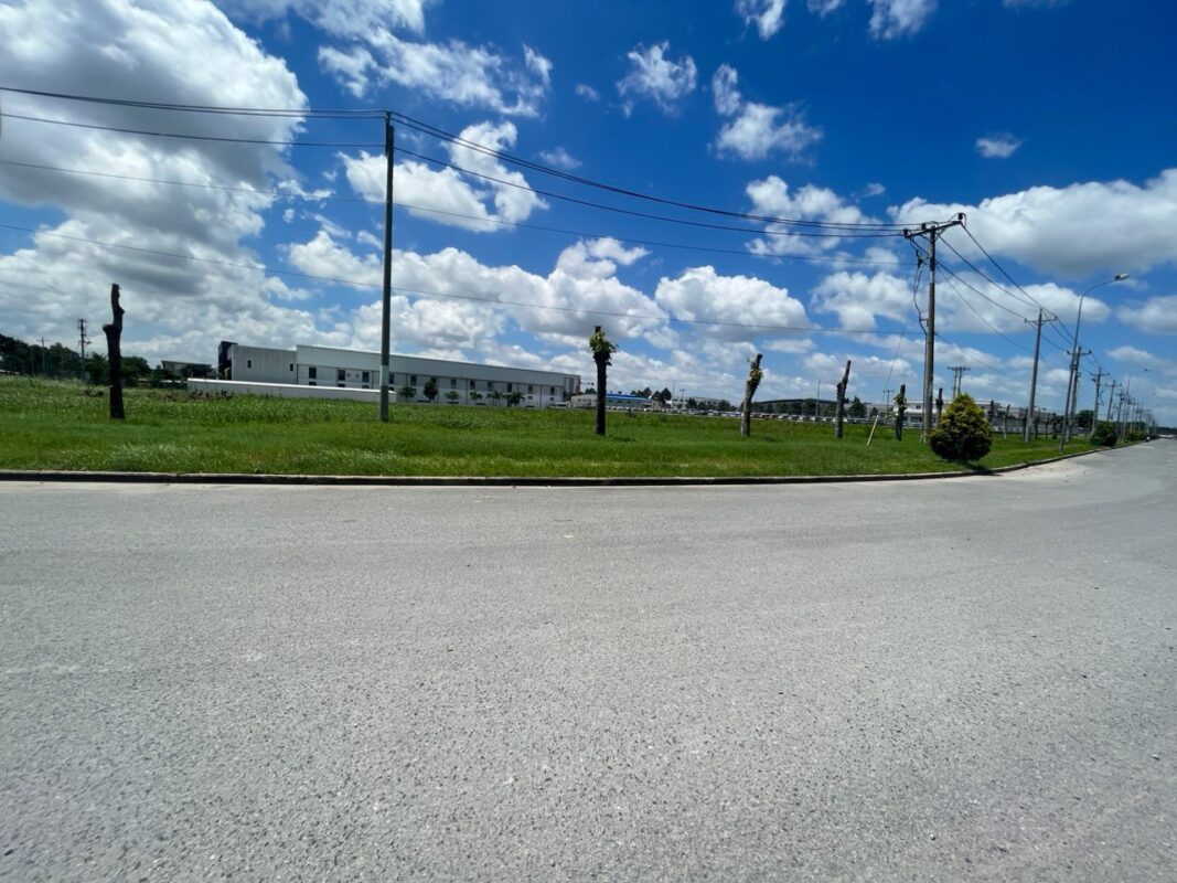 Bán 2 hecta đất góc 3 mặt tiền trục chính kcn Vĩnh Lộc 2