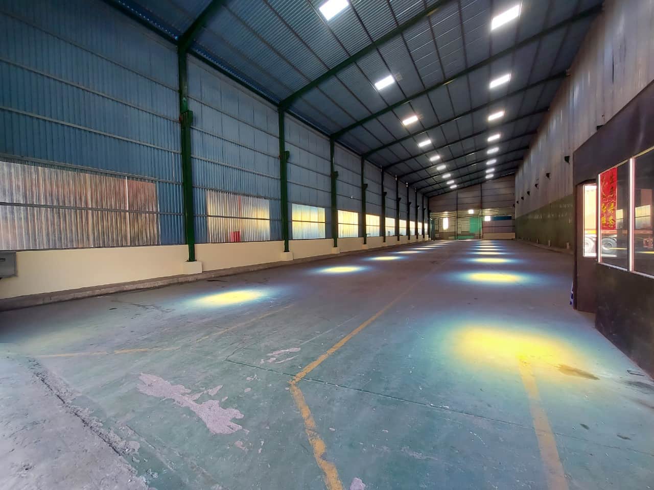 Cho thuê kho xưởng 1000-2000m2 mặt tiền quốc lộ 1A huyện Bến Lức, Long An