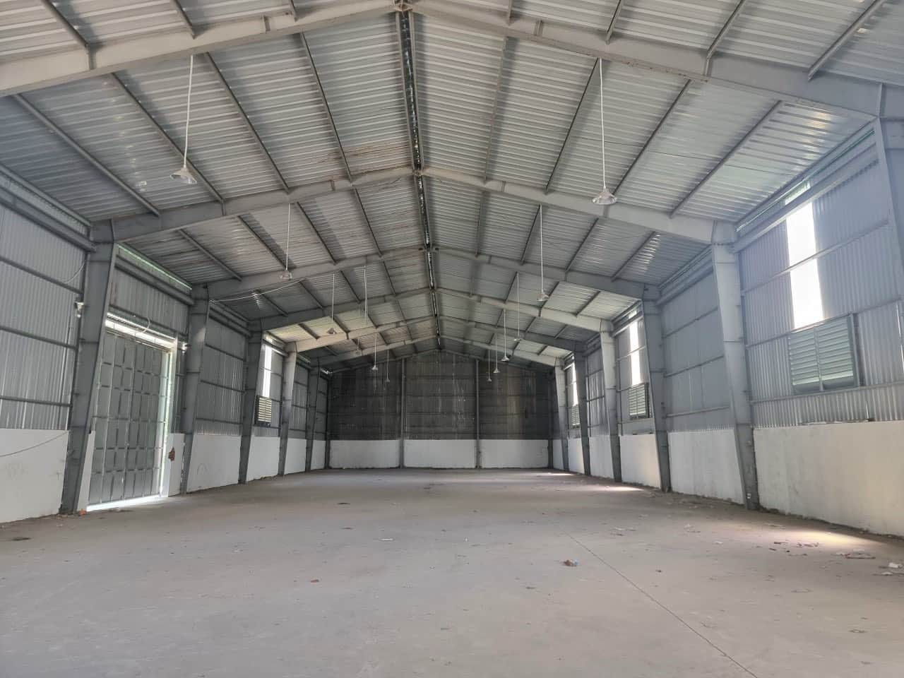 Bán nhà xưởng 1680m2 mặt tiền đường Kênh A huyện Bình Chánh