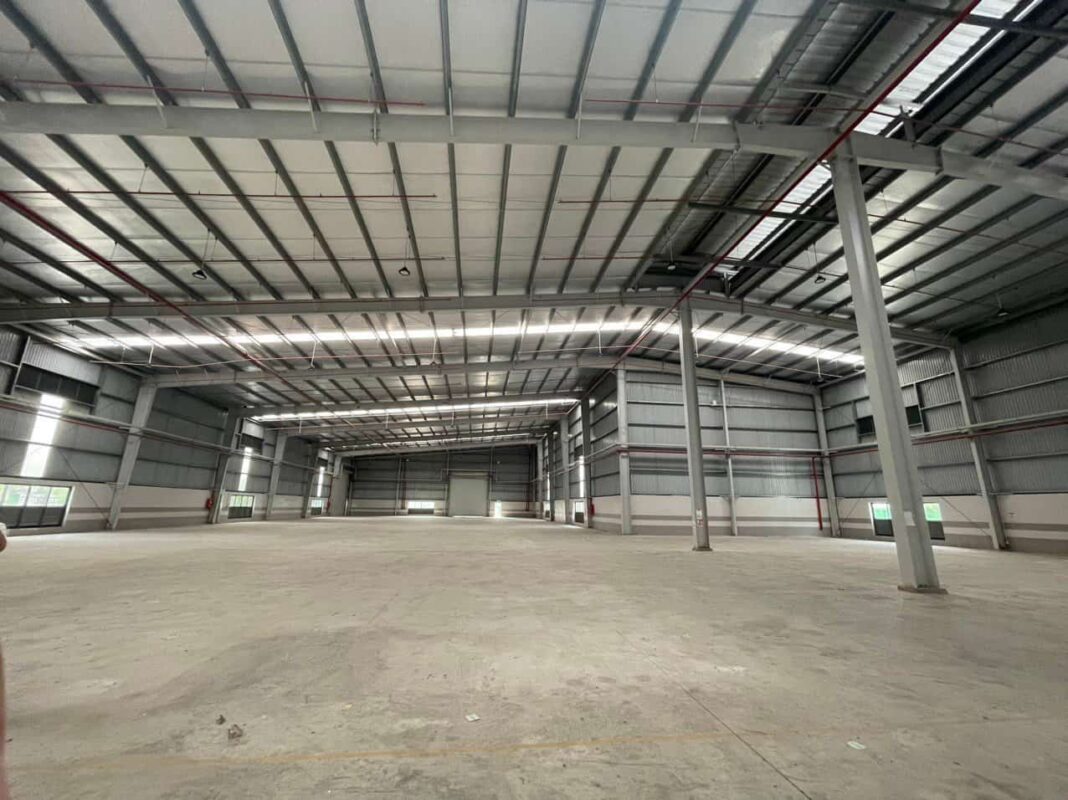 Cho thuê kho xưởng 9400m2 trong Khu công nghiệp, Bình Dương