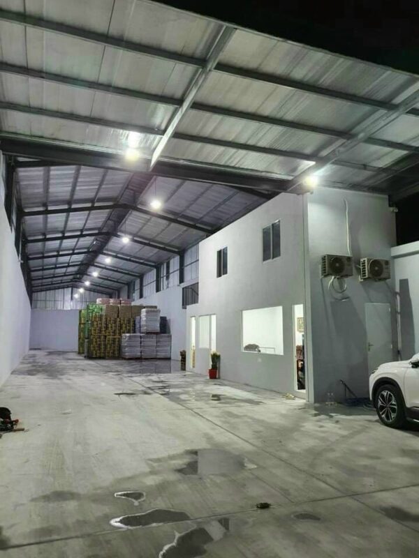 Cho thuê kho 700m2 mặt tiền Dĩ An, Bình Dương