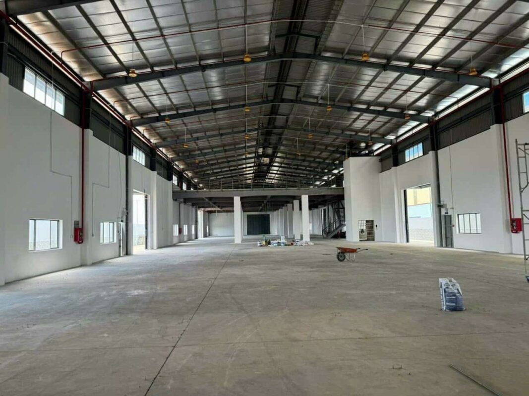 Cho thuê kho xưởng 2.438m2 trong KCN Nam Thuận, Đức Hòa, Long An