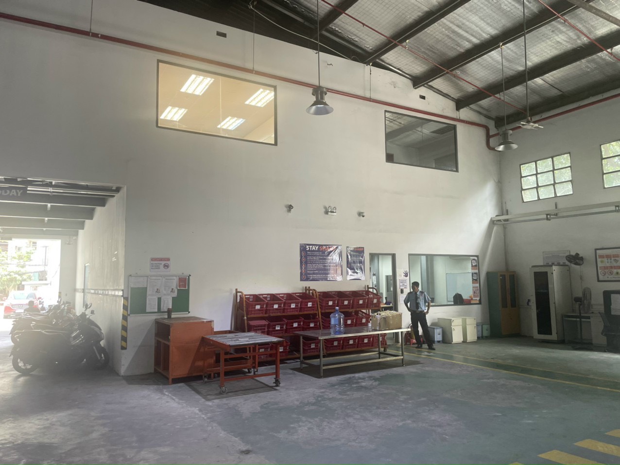 Cho thuê kho xưởng sản xuất, chứa hàng 1300m2 gần sân bay Tân Sơn Nhất Tân Bình