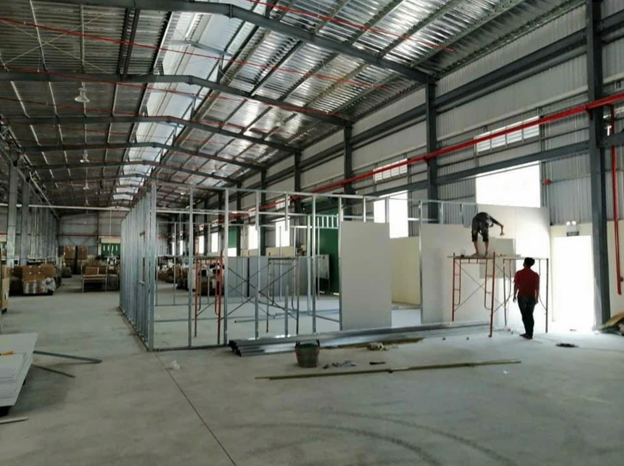 Cho thuê kho xưởng 2400m2 khu công nghiệp Tân Bình