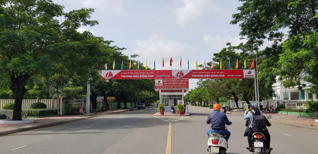 Khu công nghiệp Thuận Đạo huyện Bến Lức, tỉnh Long An có vị trí chiến lược nằm ngay mặt đường và cao tốc, gần hệ thống cảng biển quốc tế