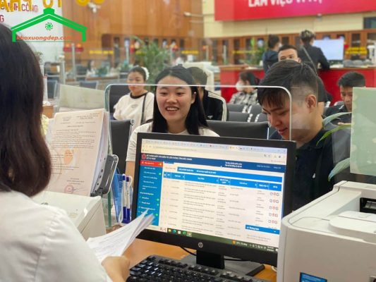 Công dân đến trực tiếp Sở Tư pháp để nhận kết quả