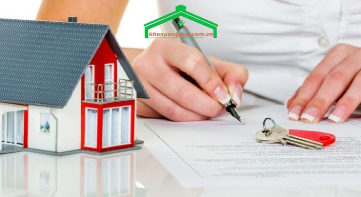 Chủ sở hữu có quyền bán nhà đang cho thuê, nhưng phải tôn trọng quyền lợi của người thuê nhà và tuân thủ các quy định của pháp luật. Việc thông báo rõ ràng và đàm phán thiện chí sẽ giúp quá trình mua bán diễn ra suôn sẻ và công bằng cho cả hai bên.