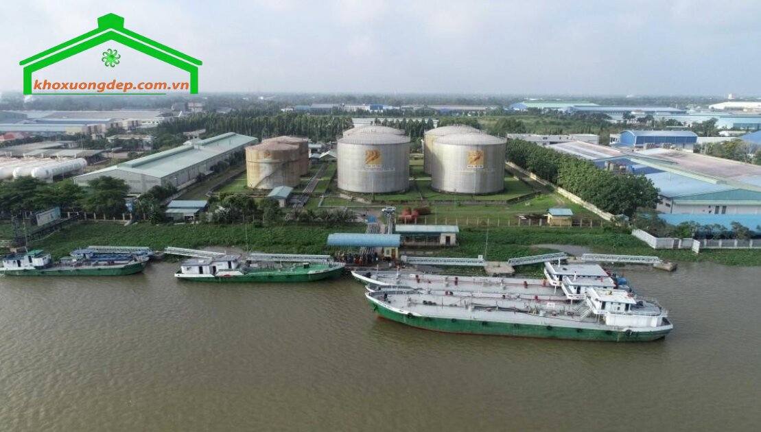Cảng Soài Rạp Nam Sông Hậu Petro: Cơ sở quan trọng trong hệ thống cảng biển mới của Đồng Tháp, đảm nhiệm vai trò trung chuyển dầu khí, hỗ trợ phát triển kinh tế khu vực.
